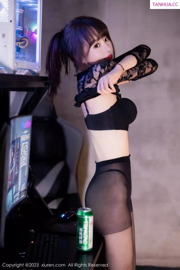   [XiuRen]高清写真图 2023.12.01 No.7751 韩系学妹 黑丝美腿第49张图片